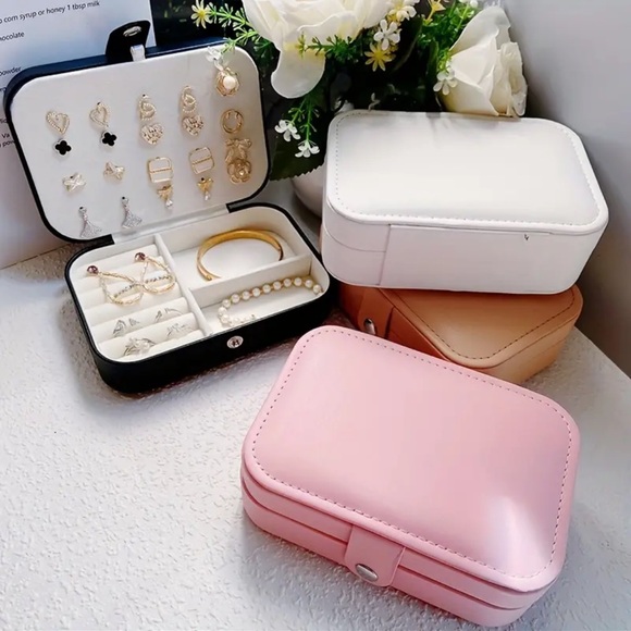 Jewelry - Pink Jewelry Travel Organizer